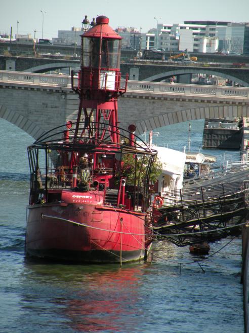  batofar: Café-concerts-péniche au bord de la Seine